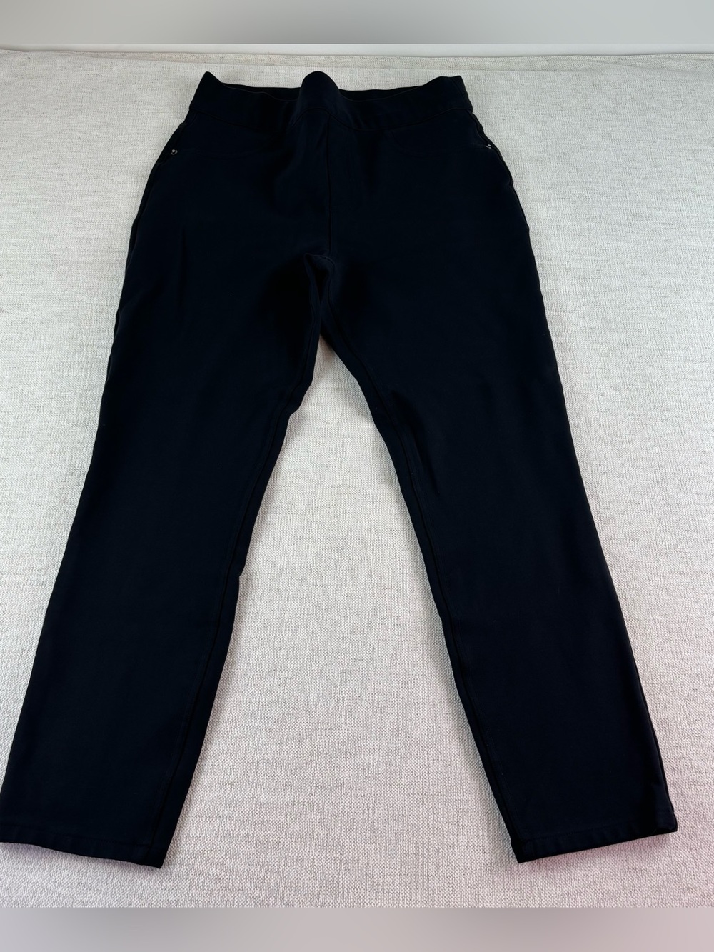 Spanx women’s size M pull on cropped stretch skinny pants in black